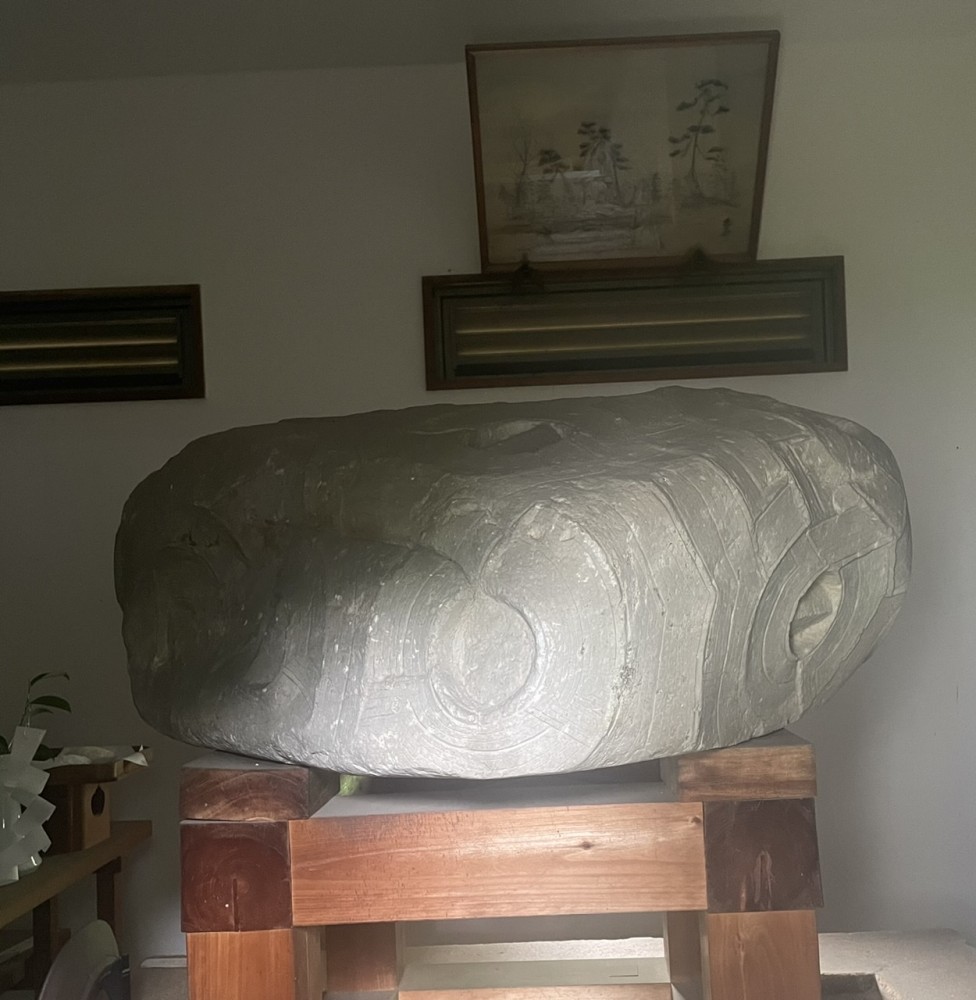 謎の石【旋帯文石(せんたいもんせき)】