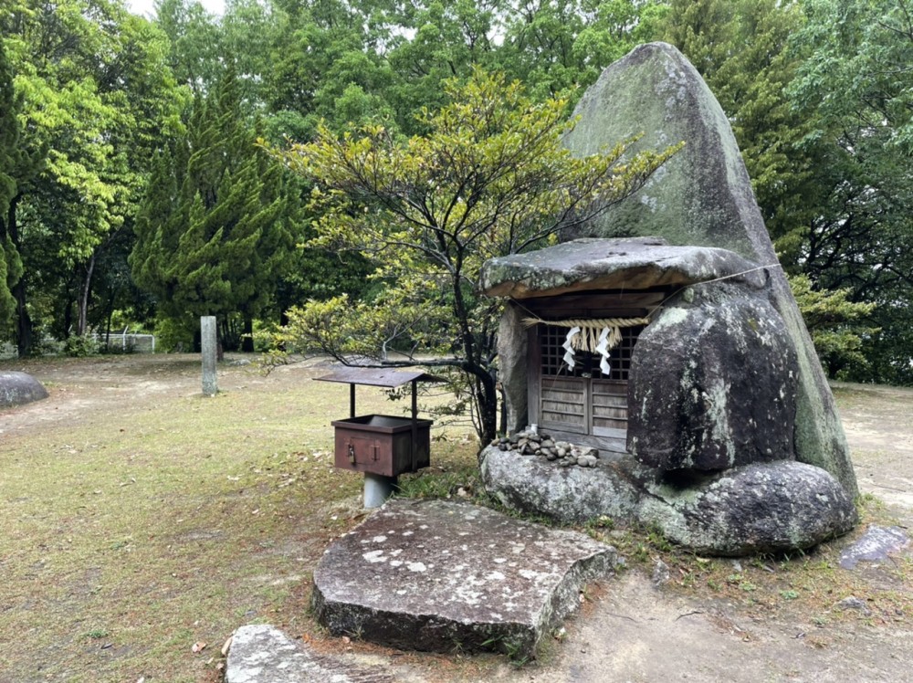 謎の石【旋帯文石(せんたいもんせき)】