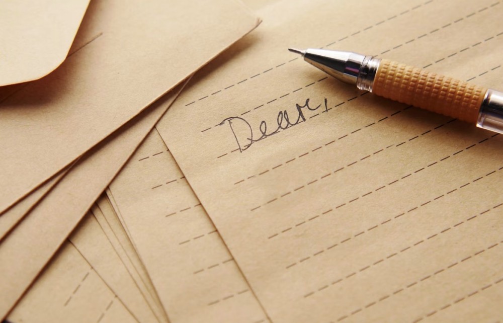 10通の手紙。あなたは誰に出しますか？