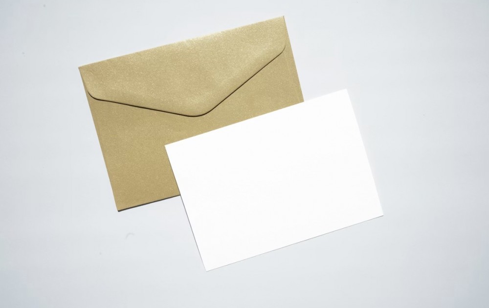 10通の手紙。あなたは誰に出しますか？